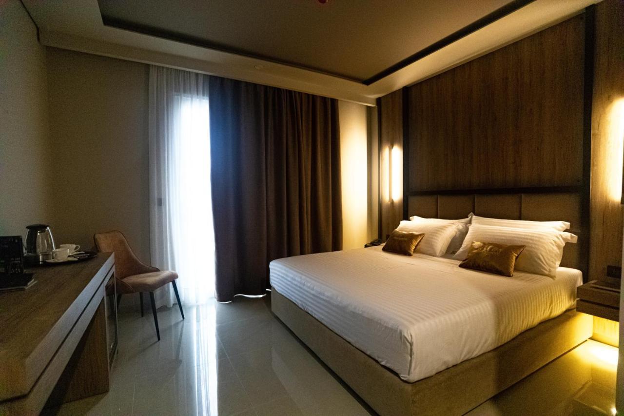 Kraal Hotel Vlorë Esterno foto