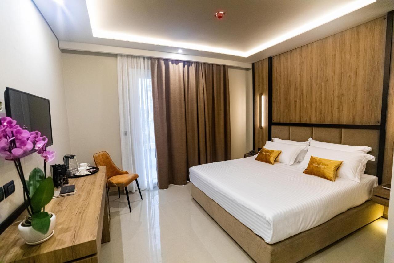 Kraal Hotel Vlorë Esterno foto