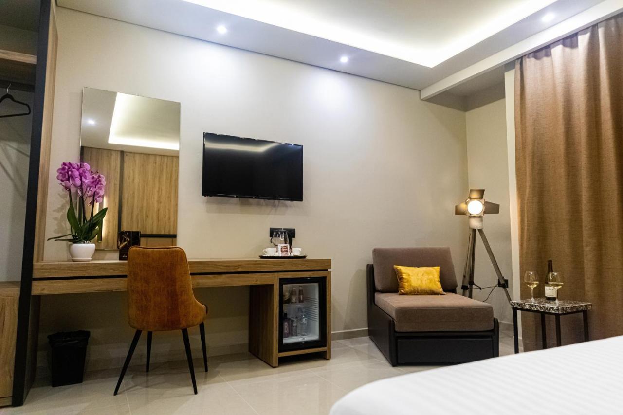 Kraal Hotel Vlorë Esterno foto