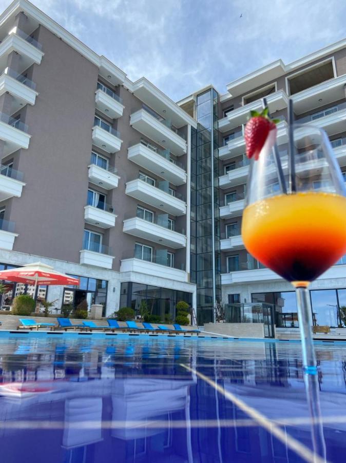 Kraal Hotel Vlorë Esterno foto