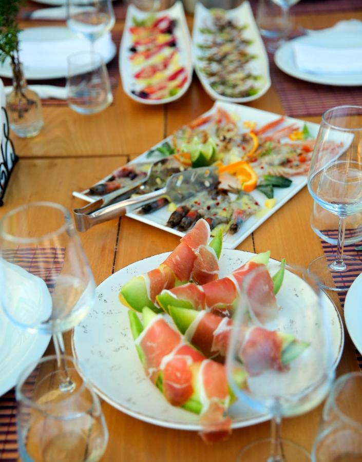 Kraal Hotel Vlorë Esterno foto