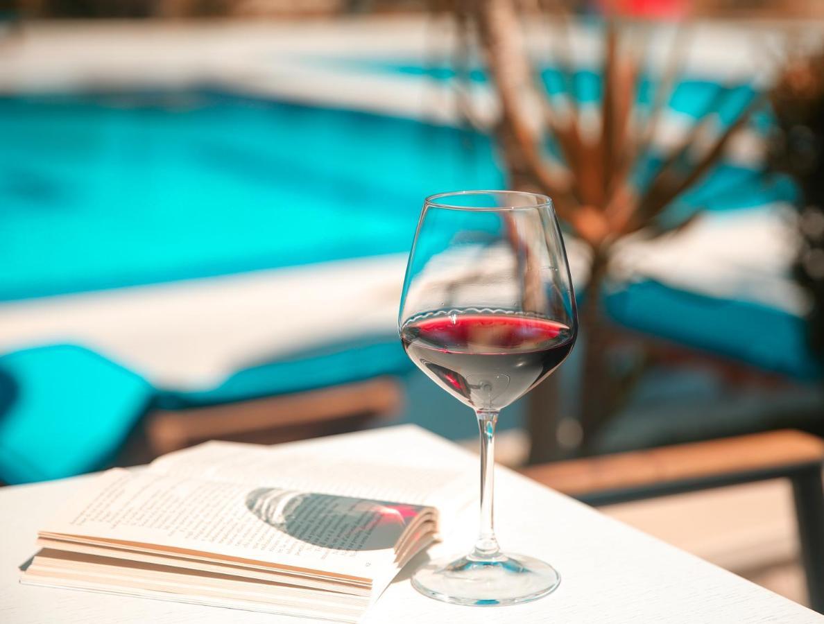 Kraal Hotel Vlorë Esterno foto