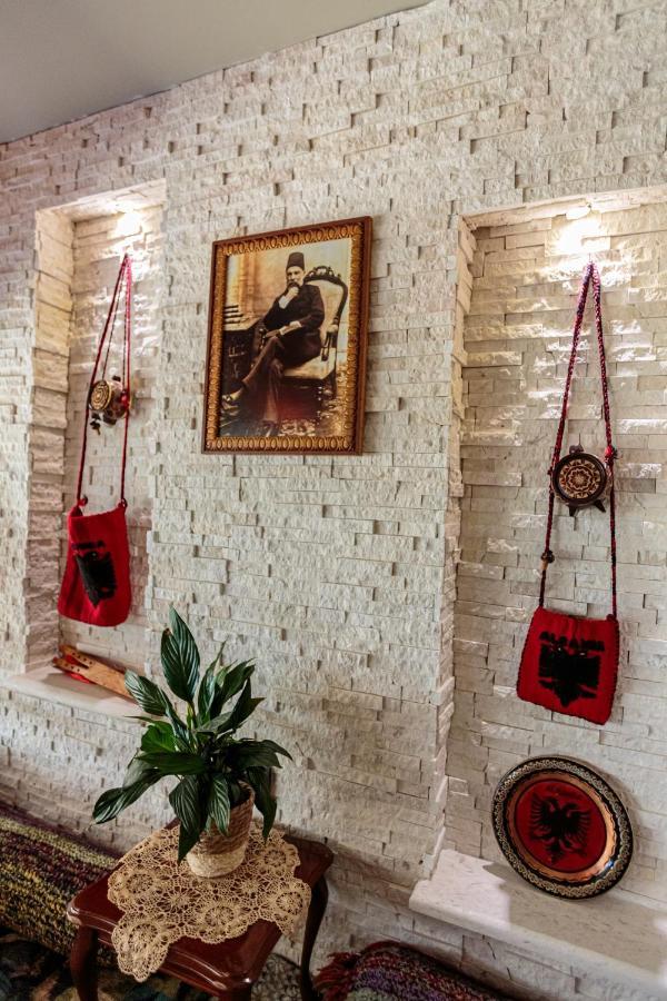 Kraal Hotel Vlorë Esterno foto