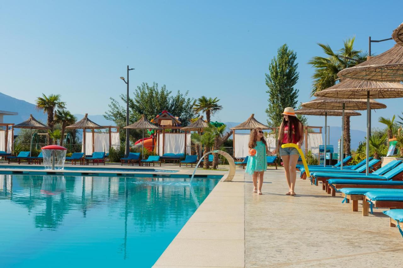 Kraal Hotel Vlorë Esterno foto