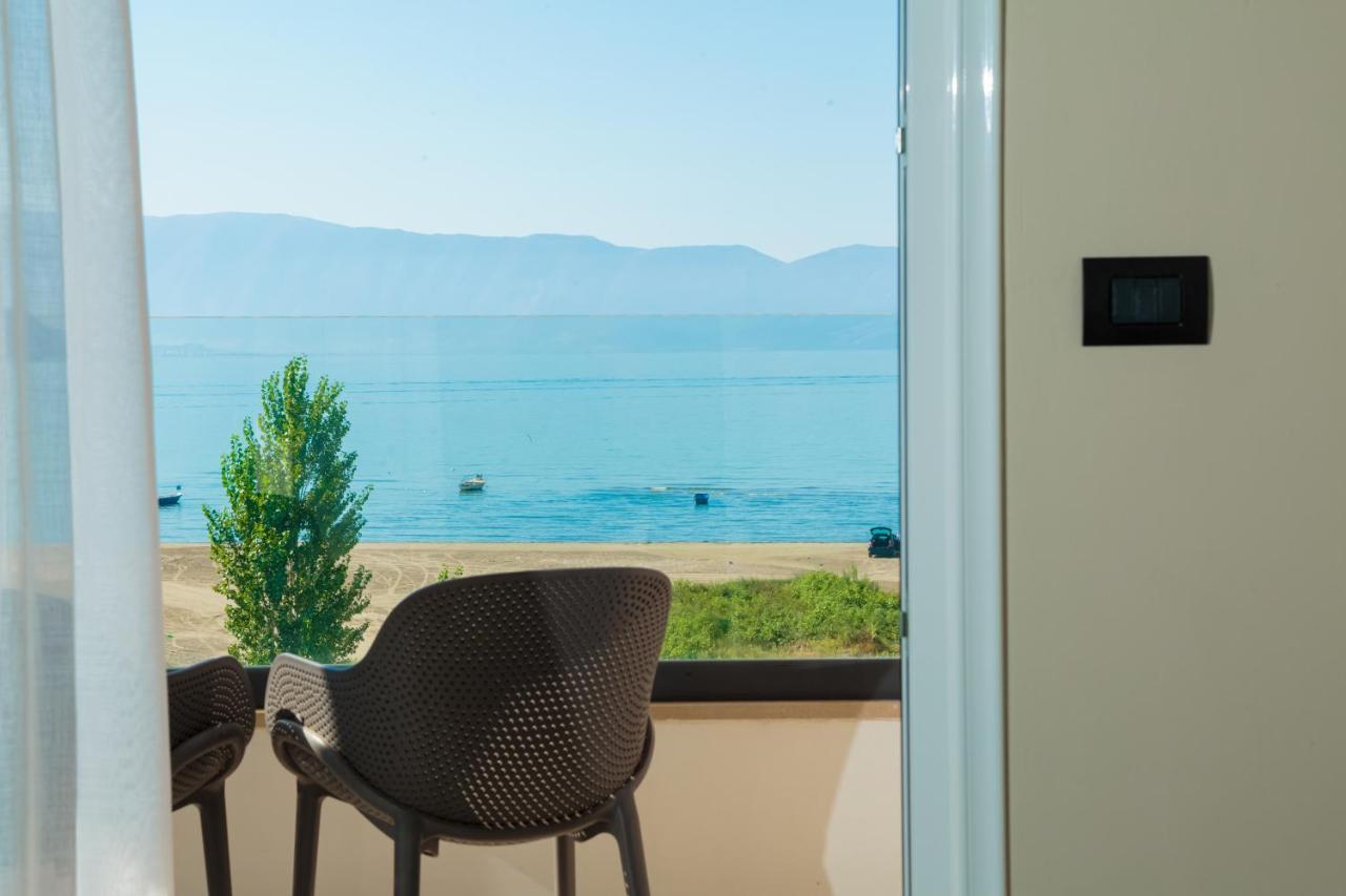 Kraal Hotel Vlorë Esterno foto