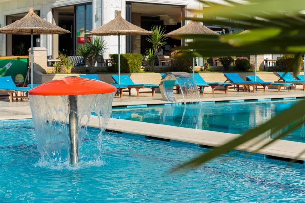 Kraal Hotel Vlorë Esterno foto