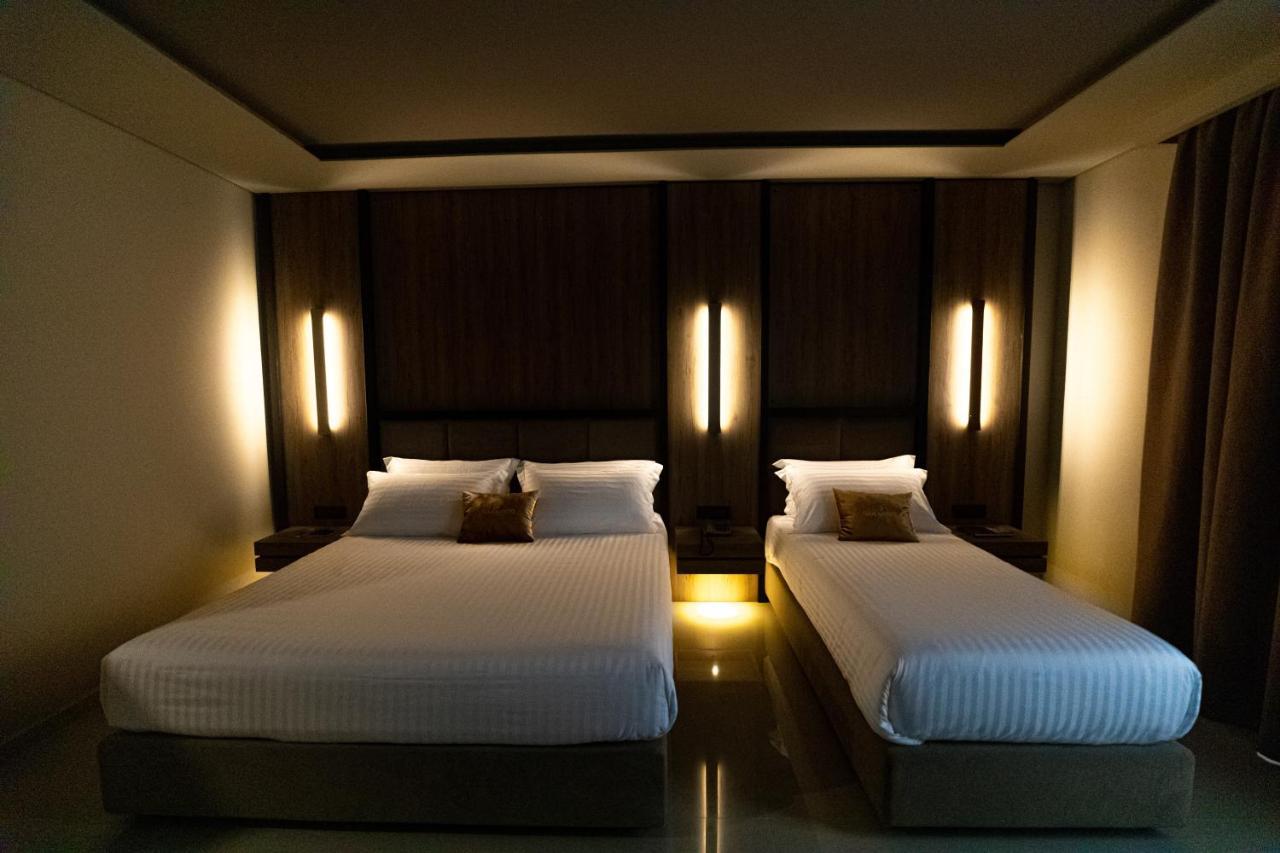 Kraal Hotel Vlorë Esterno foto